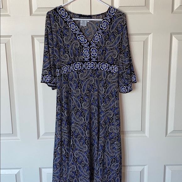 Donna Morgan Dresses & Skirts - Donna Morgan paisley dress